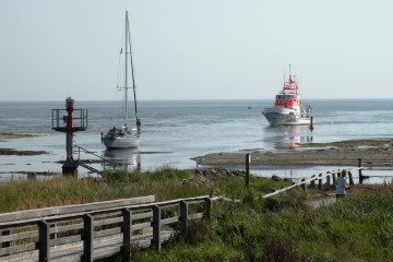 Darßer Ort - Yacht auf Grund gelaufen